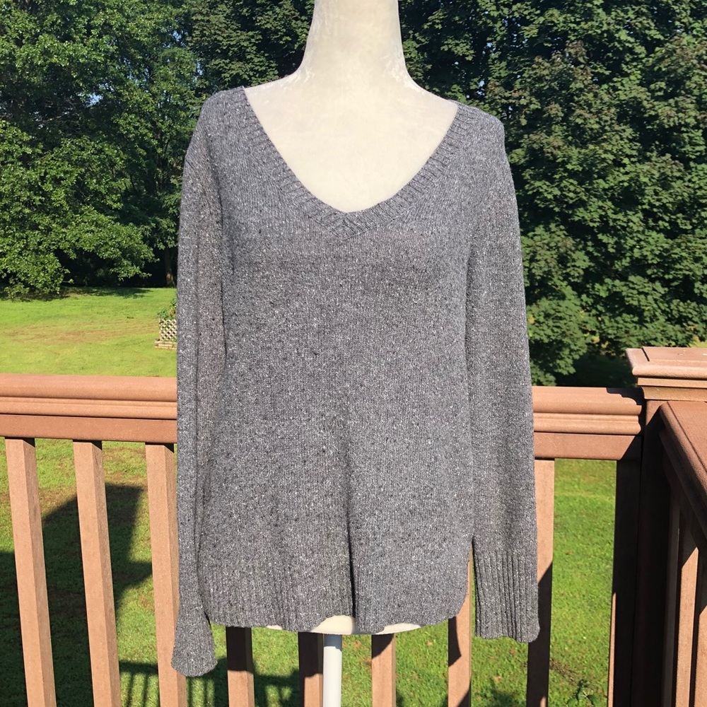 🍁 Old Navy V Neck Gray Sweater Medium